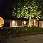 Liv With Sauna & Fireplace 度假居