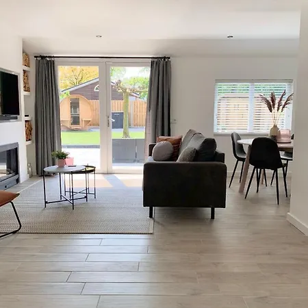 Liv With Sauna & Fireplace