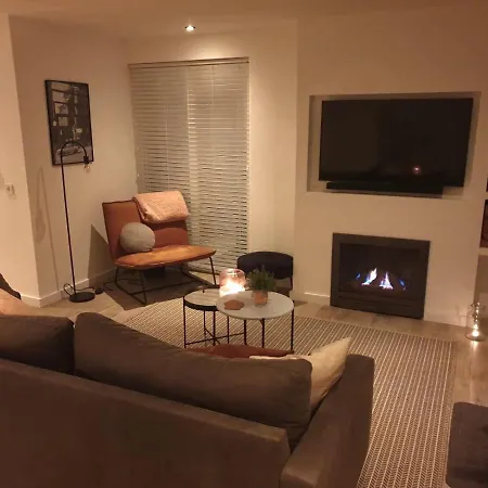 Liv With Sauna & Fireplace *