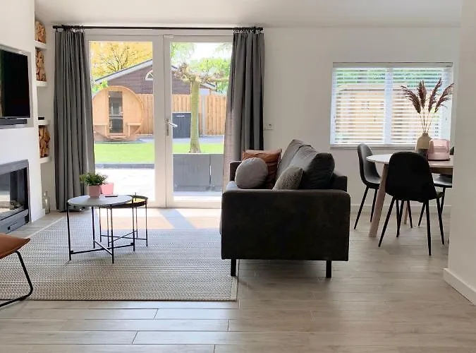 Liv With Sauna & Fireplace