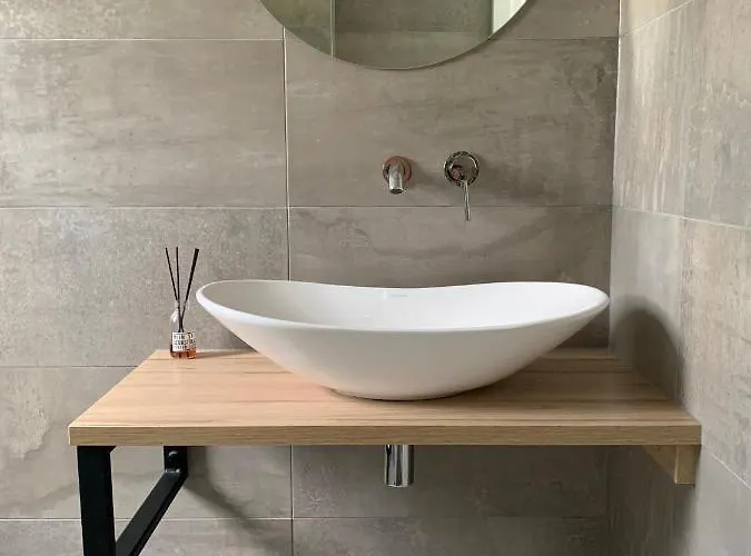 Liv With Sauna & Fireplace *