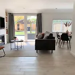 Liv With Sauna & Fireplace