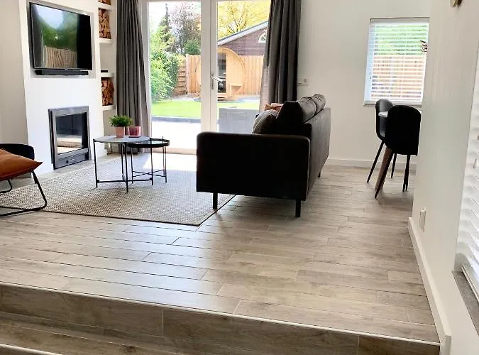 Liv With Sauna & Fireplace